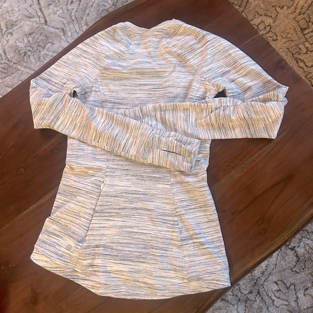 Lululemon Runderful Long Sleeve in Space Dye Camo White Silver Spoon • Size 4 - Picture 8 of 10
